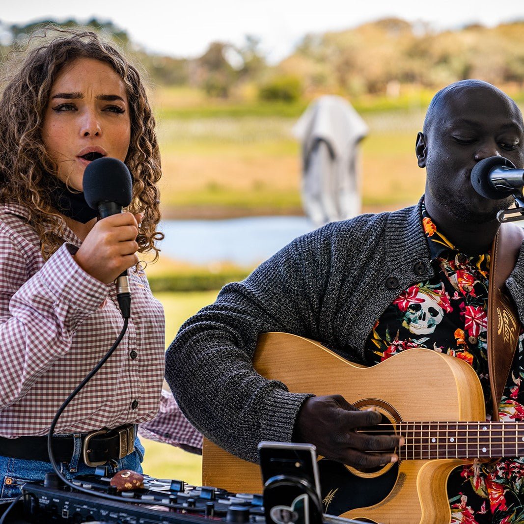 Girl and male singing with guitar at Stockman's Ridge Wines